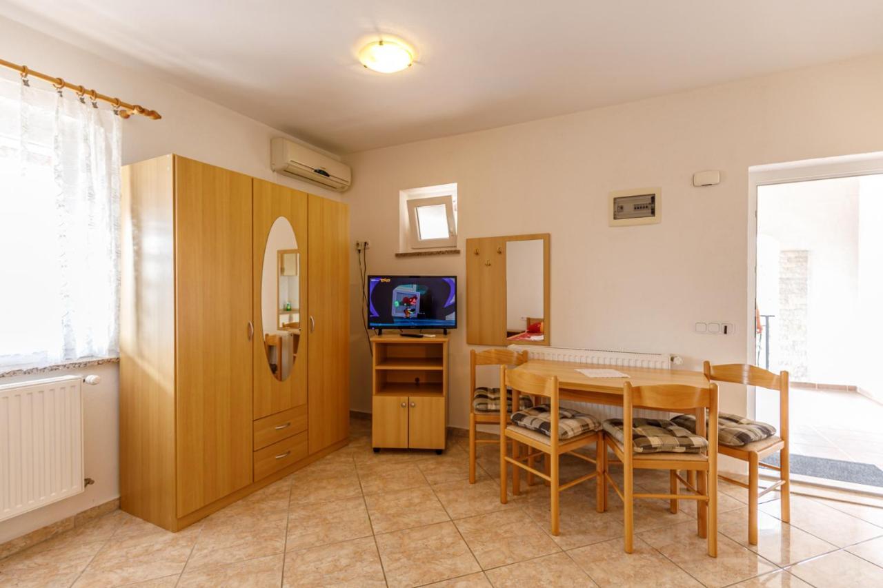 Ferienhaus Sascha In Пореч Екстериор снимка